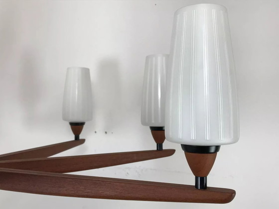 Image 1 of 60s 70s teak kroonluchter Kroonluchter Uno & Osten Kristiansson voor Luxus