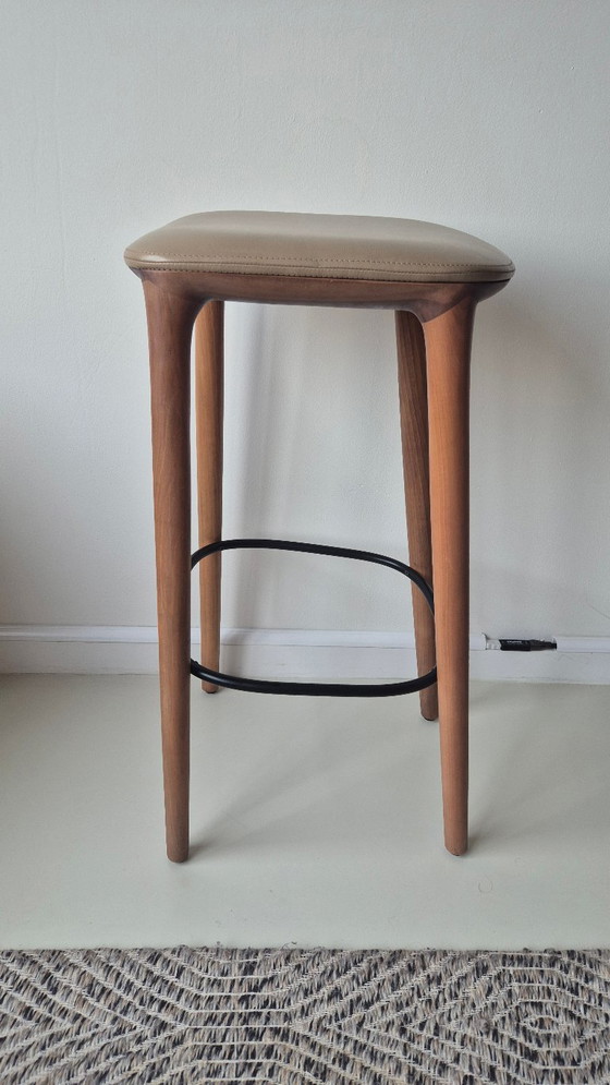 3 x Artisan Neva Hocker, 79 cm hoch, mit Ledersitz und schwarzer Fußstütze, in sehr gutem Zustand (photo 18 of 24)