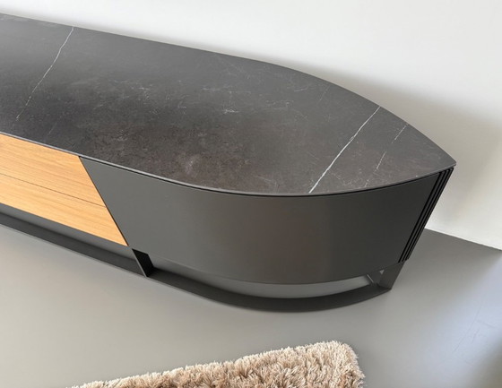 Image 1 of Mueble TV Hulsta Navis Lowboard equipado con iluminación.