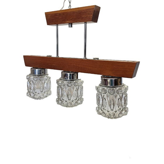 Pendelleuchte im Mid-Century-Stil mit drei gepressten Glasschirmen – Pendelleuchten, Wood (photo 3 of 8)