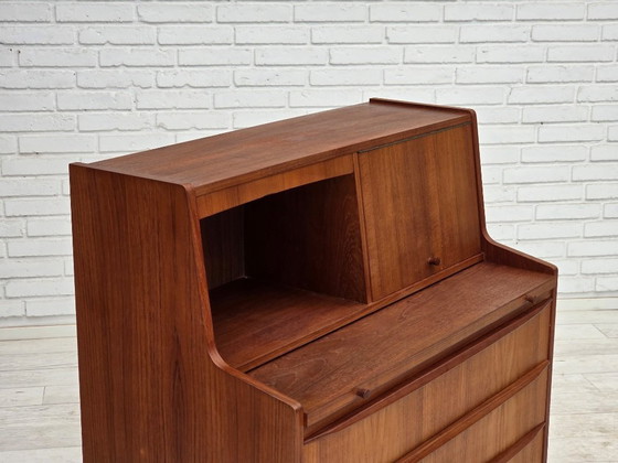 Image 1 of Deense commode uit de jaren 70 met een inklapbare spiegel, gemaakt van teakhout.