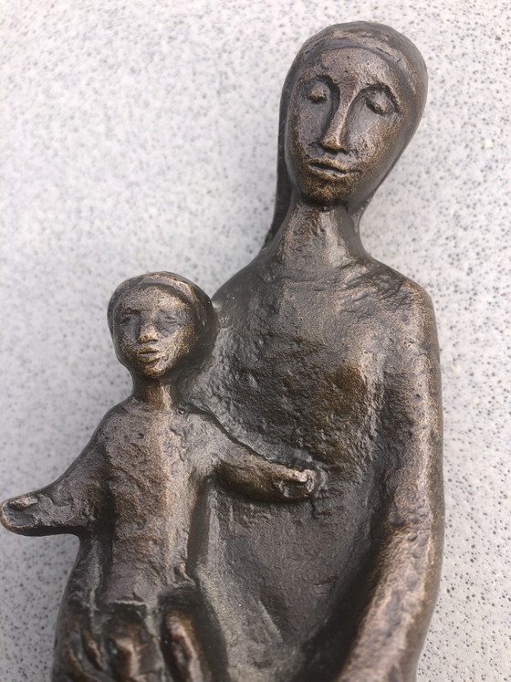 Image 1 of Bronzen beeldje moeder en kind