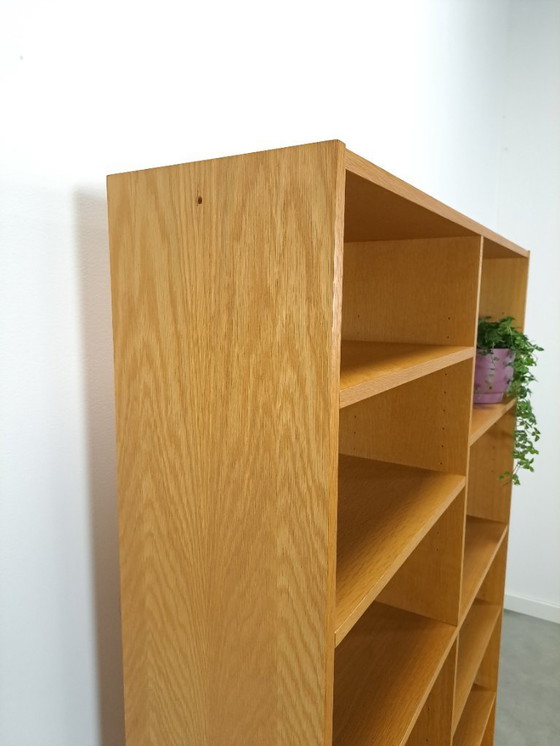 Image 1 of Hoge LP boekenkast met planken uit Zweden