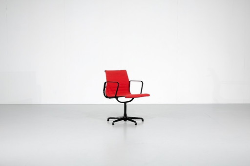 Fauteuil " EA 117 " Charles Ray Eames pour ICF USA 1969.