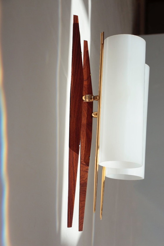 Image 1 of 4 Modernistische verstelbare wandlampen in teak en messing – 1950