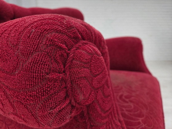 Image 1 of Poltrona relax danese, anni '50, tessuto rosso, gambe in legno di frassino.