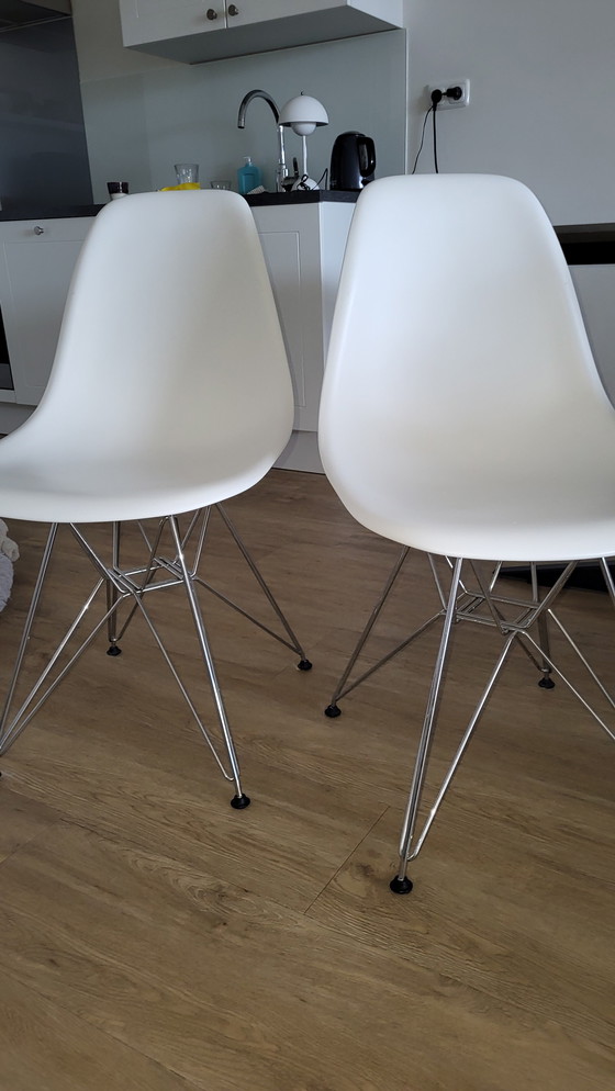 Image 1 of 2x Vitra Eames DSR Stühle
