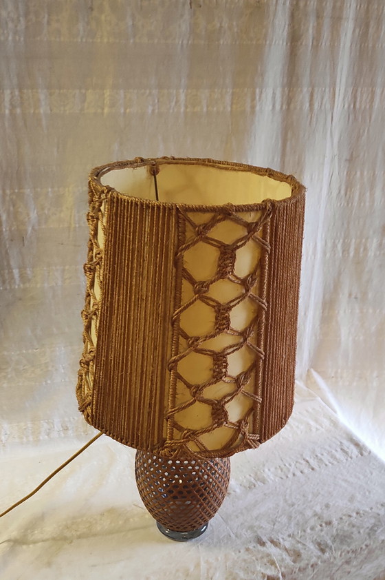 Image 1 of Lámpara de mesa de mimbre y cuerda - años 60/70