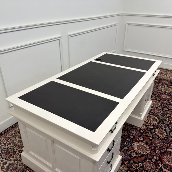 Klassiek Engels Wit Bureau – Leather, Metal (photo 17 of 20)