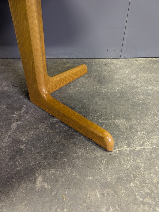 Image 1 of Round Scandinavian dining table, extendable, 110-190cm