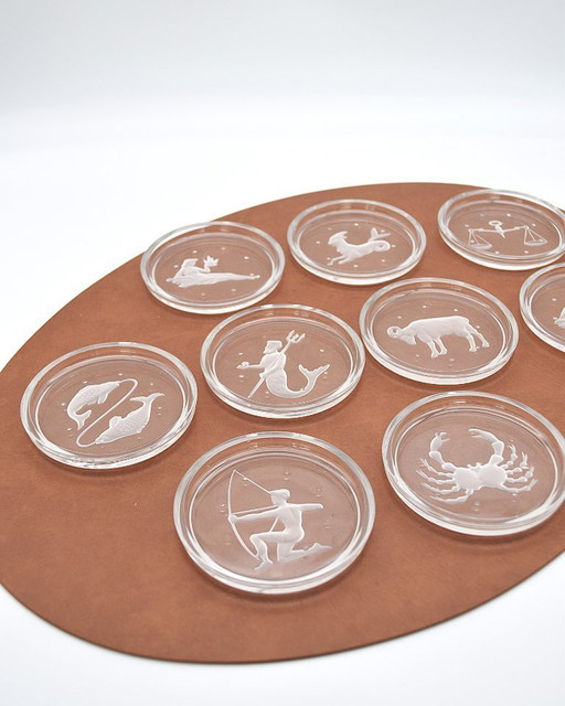 Sous-verres en cristal du Zodiaque Val Saint Lambert - Signé, lot de 9 - Design belge