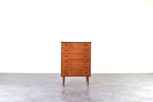 Deense teakhouten ladekast uit het midden van de 20e eeuw, jaren 60.