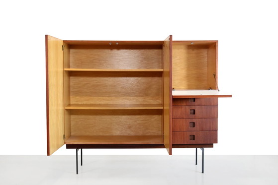 Highboard en teck Hulmefa série Propos – Armoires de rangement, Mid Century Modern (photo 4 of 8)