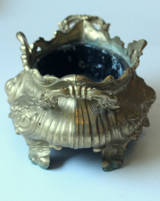 Image 1 of Jardinière Art Nouveau des années 1900, en laiton massif, soudée au feu, pièce artisanale
