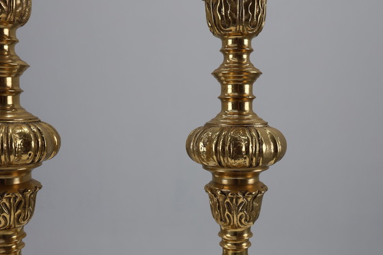 Image 1 of Paar grote antieke gedecoreerde bronzen kerkkandelaars, Frankrijk ca. 1900