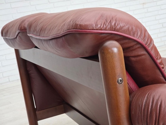 Image 1 of Schwedisches 2-Sitzer-Sofa aus den 1970er Jahren, braunes Leder mit Patina, dunkles Buchenholz.