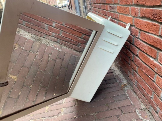 Image 1 of armadietto dei medicinali degli anni '50