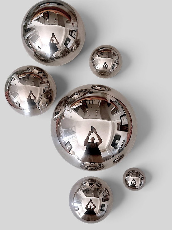 Set van 6 Sculpturale Roestvrijstalen Halve Bollen – Moderne Reflecterende Wanddecoratie – Trendy, Spiegels (photo 10 of 15)