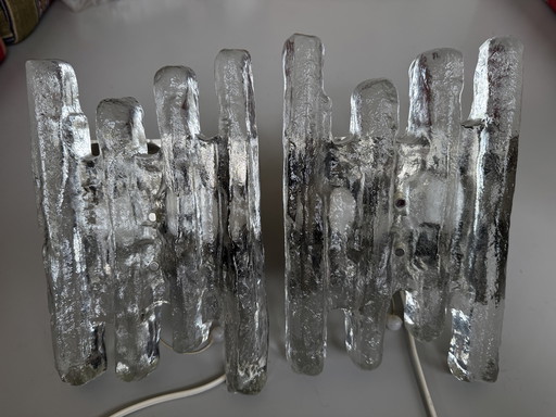 Coppia di lampade da parete Kalmar modello “ice”.