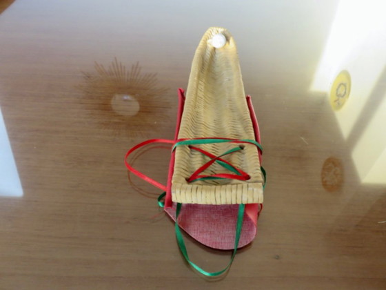 Image 1 of Pelota decorativa de resina, País Vasco, años 60-70.