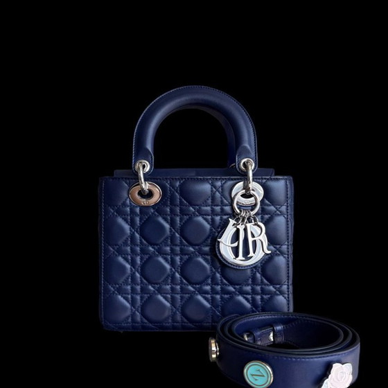 Image 1 of DIOR LADY SMALL FLAP - PELLE DI AGNELLO CANNAGE BLU SCURO CON DETTAGLI ARGENTO