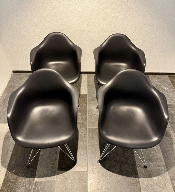 Image 1 of 4 chaises Vitra Eames DAR