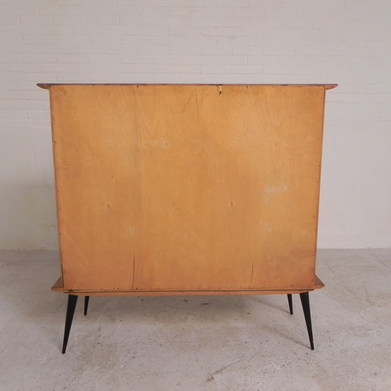 Image 1 of Secretaire met schuifdeuren op ranke poten, jaren 50
