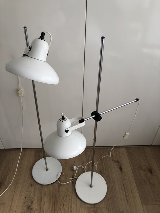 2 x vintage vloerlampen Anvia wit met gebruikssporen 