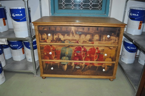 Pine Chest of Drawers with Vespa Photo – Italian Design (photo 5 of 5)