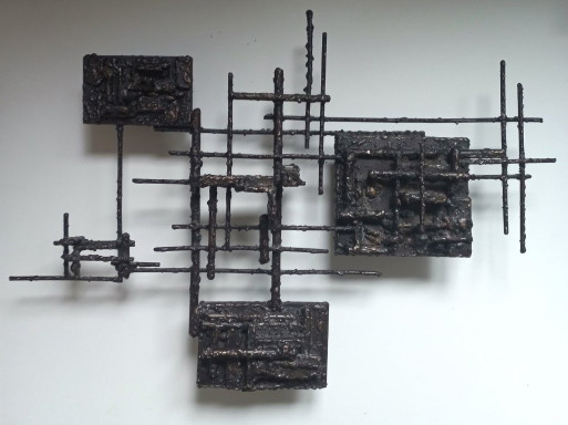 Sculpture murale brutaliste. – beeldhouwkunst, Metal