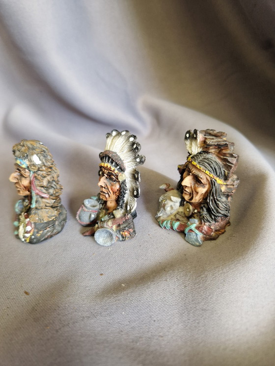 Image 1 of 3 petites figurines indiennes