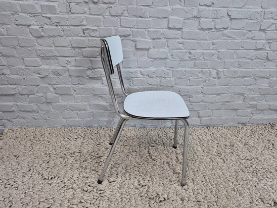 Lot de 4 Chaises de Cuisine Vintage Brabantia, Formica Blanc Texture Lin avec Bordure Noire et Argentée, (photo 7 of 7)
