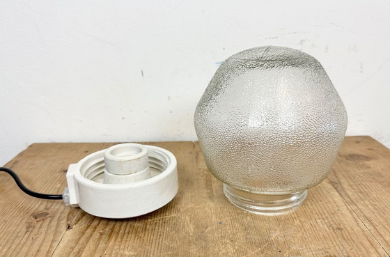 Image 1 of Suspension vintage en porcelaine blanche avec verre dépoli, années 1970