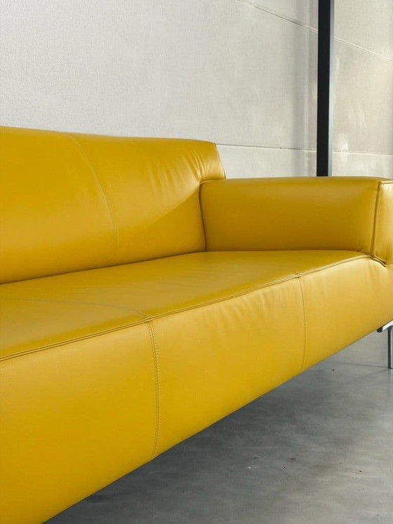 Design on Stock Bloq 3-seater sofa - ocher yellow leather, 3-5 seaters, Chrome (photo 3 of 10)