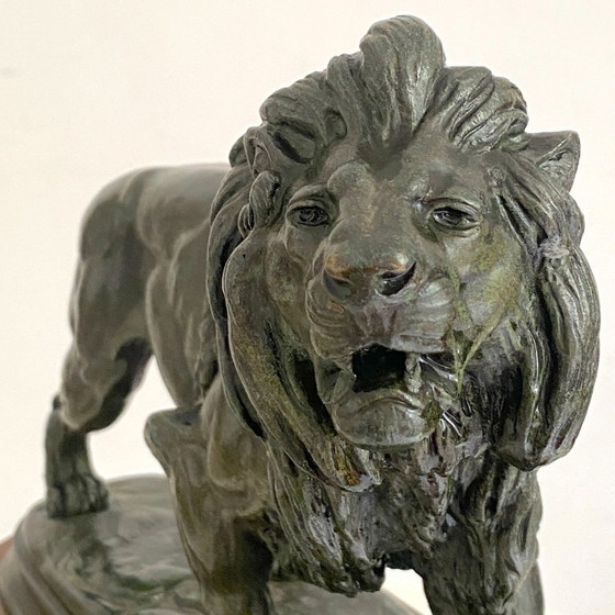 Image 1 of Scultura in bronzo di un leone che cammina, di Édouard Paul DELABRIERRE (1829-1912)