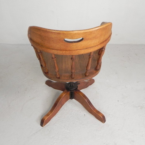 Image 1 of Silla de oficina de roble con sistema de muelles y altura regulable, década de 1930.