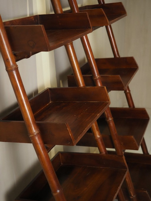 Paire d'étagères en cascade en faux bambou