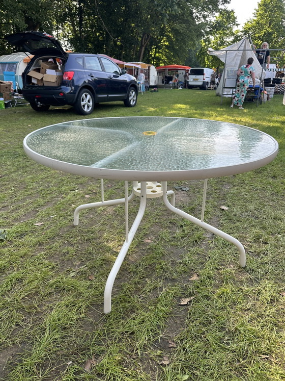 Image 1 of Retro Vintage round outdoor table