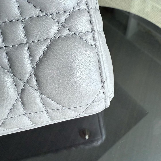 Image 1 of DIOR DONNA PICCOLO - PELLE DI AGNELLO CANNAGE GRIGIO FERRAMENTA GRIGIO ORO