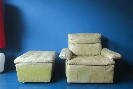 Patchwork olijfgroene leren fauteuil en voetenbank van Laauser, jaren 70. – Leather (photo 3 of 11)