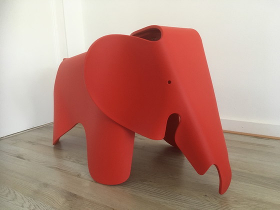 Image 1 of Vitra Eames Elephant Rood - Nieuw