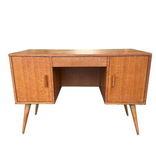 Escritorio vintage de estilo escandinavo de los años 60