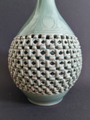 Große Koryo-Seladon Doppelwand-Vase (Sukashi) – Meister An Bong-hak