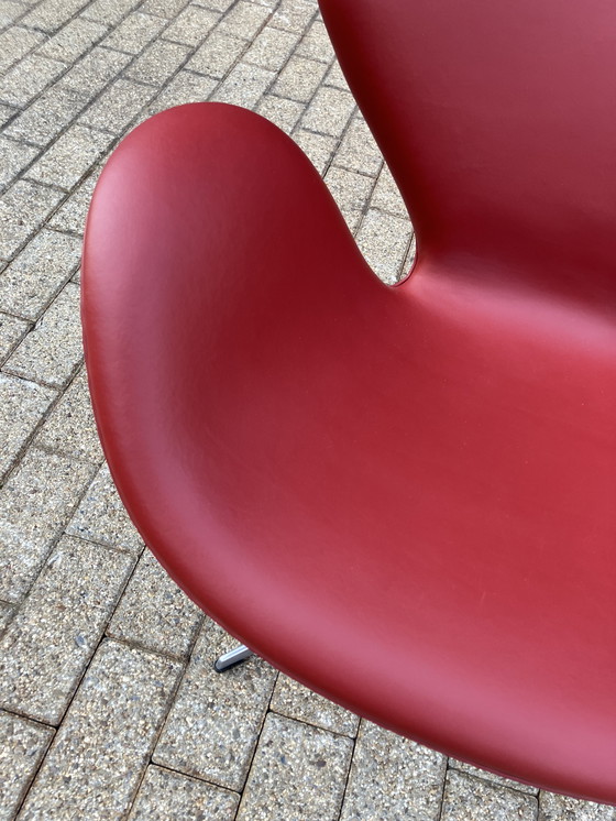 Image 1 of Silla Fritz Hansen Swan en cuero rojo indio, ¡¡¡NUEVA!!!