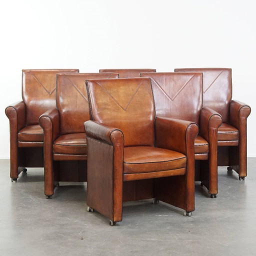 6 x Vintage-Esszimmerstuhl aus Schaffell mit schwarzer Paspelierung auf Rädern