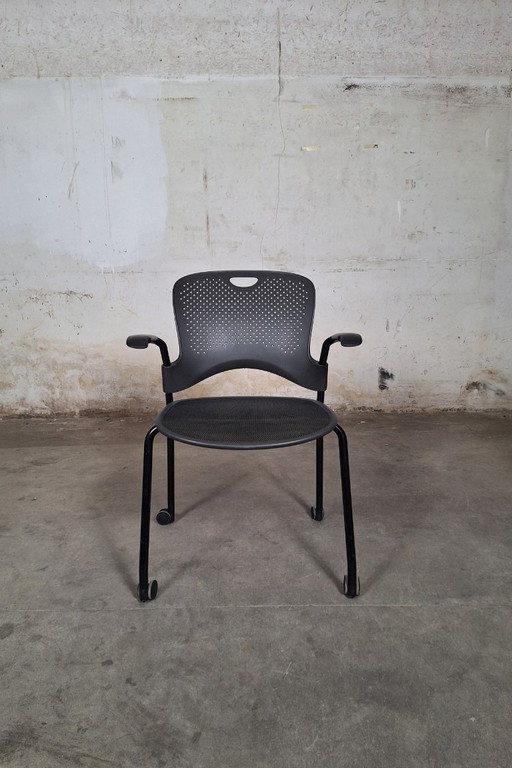Silla de oficina Herman Miller Caper en negro: diseño moderno y atemporal