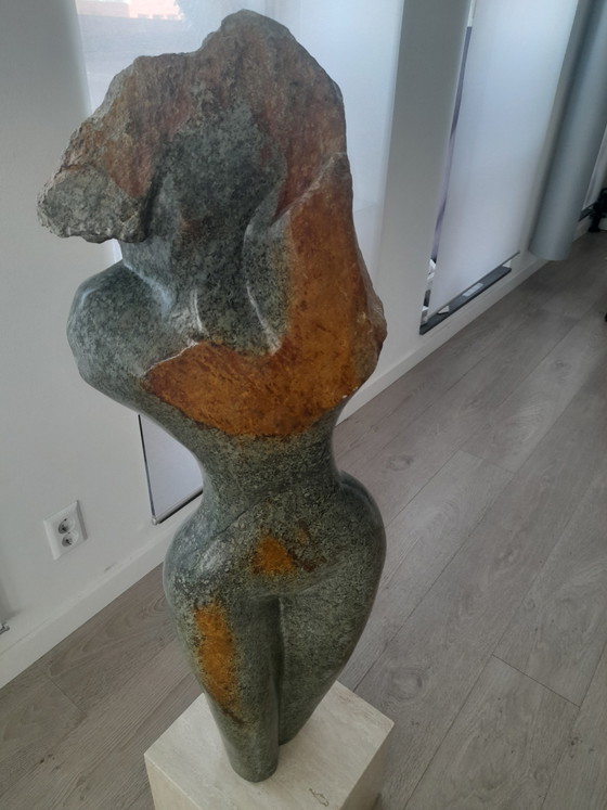 Escultura única de gran tamaño, de 110 cm de altura. – Stone (photo 4 of 8)