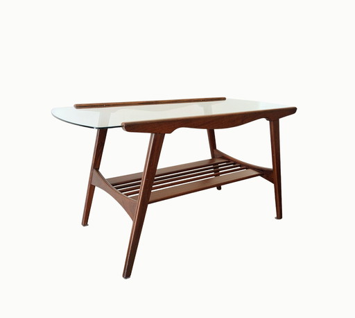Mesa de centro vintage de teca de mediados de siglo.