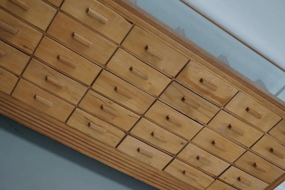 Image 1 of Antieke Britse haberdashery kast / winkeltoonbank in esdoorn en eikenhout, 1920/30s