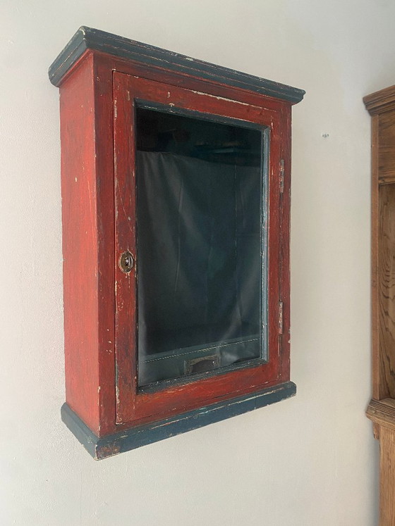 Image 1 of Wandschrank mit Glasfront im Stil eines Kuriositätenkabinetts
